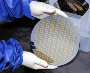 Patterned-Low-Anti-Reflective-Low-Defect-Ctg-on-silicon-Wafer-300x242